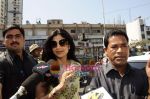 Shilpa Shetty snapped at Siddhivinayak in Dadar, Mumbai on 22nd March 2011 (3).JPG
